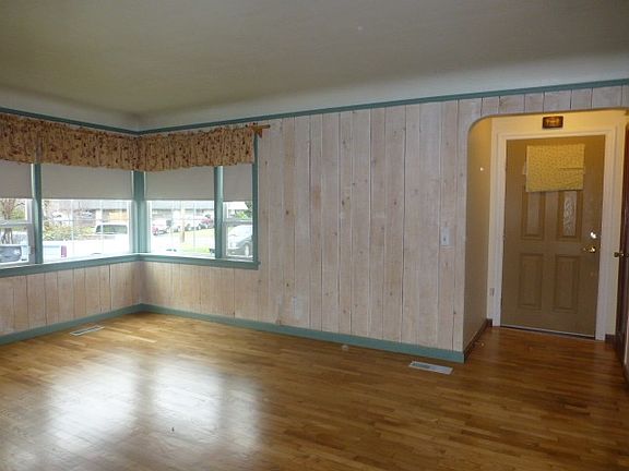 2nd image of 9512 Northlake Dr SW