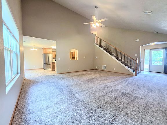 2nd image of 606 Highland Ridge Dr #1