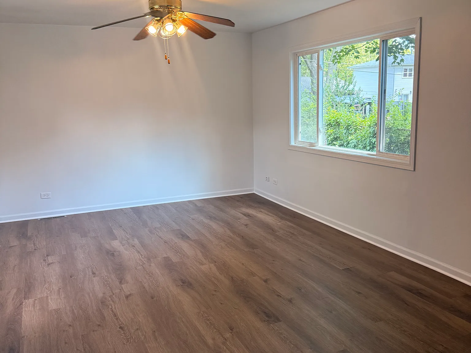 3 bed, 926 sqft, $2,700 — Photo 3