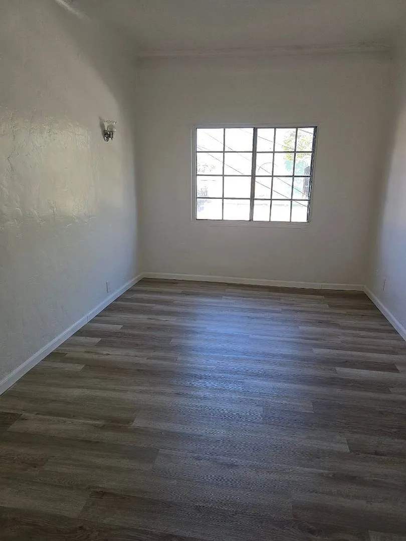 6215-6225 S Harvard Blvd — Photo 4