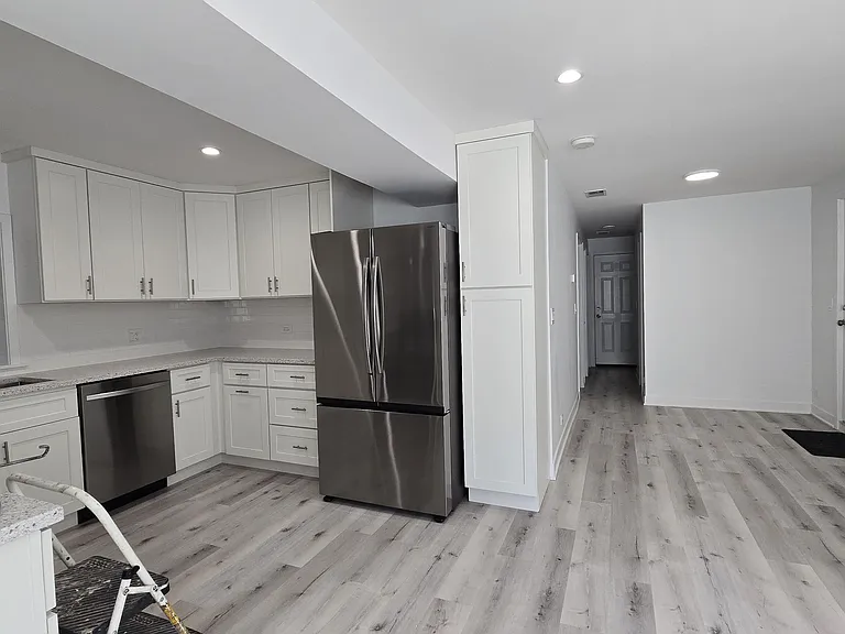 2451 N Ridgeway Ave #G — Photo 4