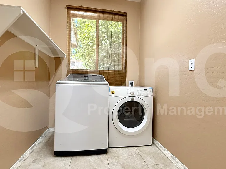2714 E Birchwood Pl — Photo 3