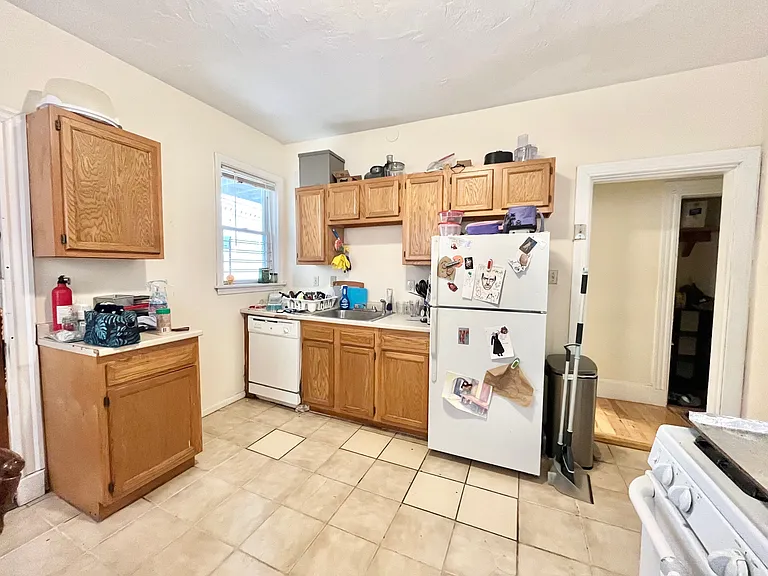 87 Hillside St — Photo 4