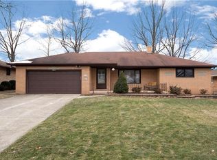 5682 Beacon Hill Dr, Seven Hills, OH