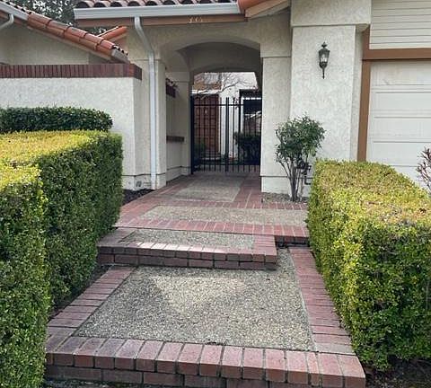 2nd image of 335 Live Oak Dr