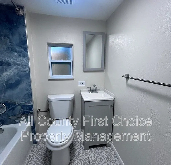 613 1st Ave NE #B — Photo 8