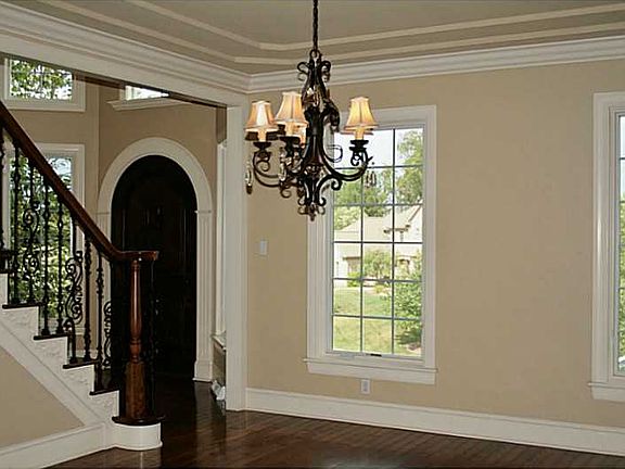 5th image of 300 Cambridge Dr