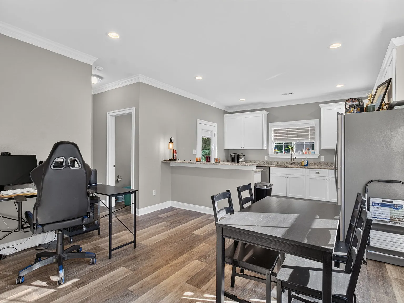 3 bed, 2.5 bath, 1570 sqft, $2,300 — Photo 3