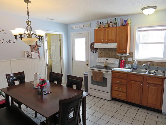 3rd image of 313 Dogwood Ln