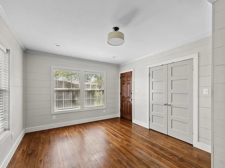 1036 Jackson St — Photo 16