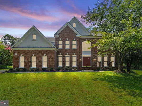 12805 Holly Grove Ct, Fairfax, VA 22033