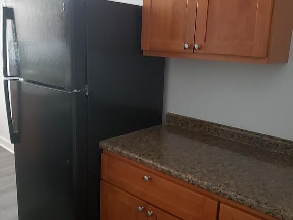 4th image of 6873 S Crandon Ave #1