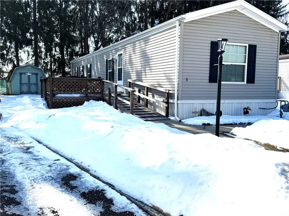 5 Lexington Dr, Freedom, PA 15042