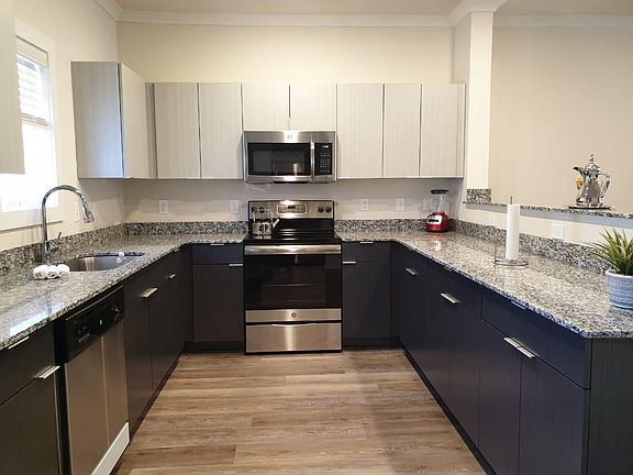 3rd image of 701 N Lincoln Ave