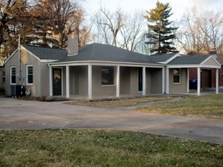 921 Dresser Dr photo 1