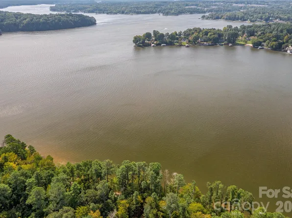 848 Lakeforest Dr #36, Clover, SC 29710