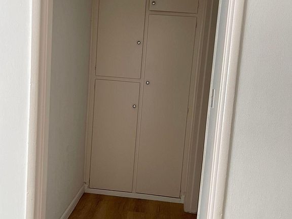 4th image of 501 S Oxford Ave #12