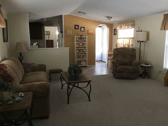 16’ x 16’ Living Room