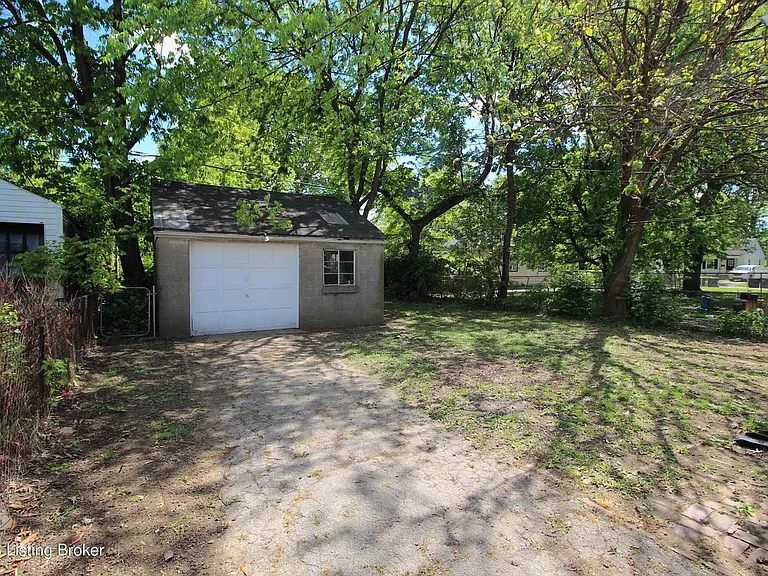 2421 Lindbergh Dr — Photo 17
