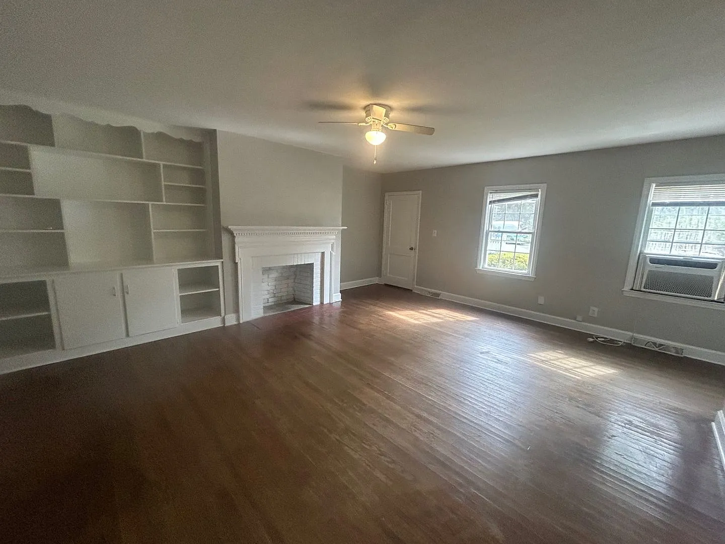 Downtown Camden Duplex One Block Off Of Broad Street — Photo 4