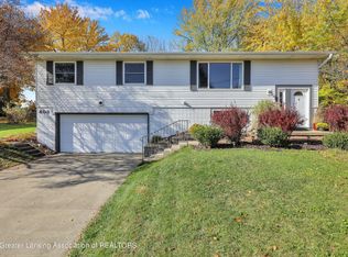 408 Riverview Dr, Dewitt, MI 48820