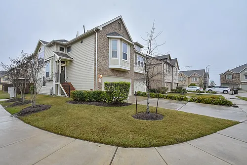 23322 Del Rosso St Photo 1