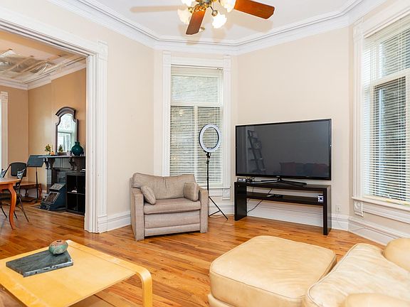 4th image of 1251 N Hoyne Ave #217