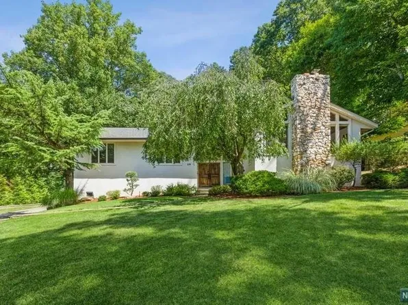 59 Bowers Ln, Closter, NJ 07624