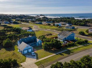 1027 Seabird Dr, Bandon, OR 97411