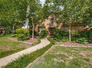 302 Coronado Dr, Grand Prairie, TX 75052