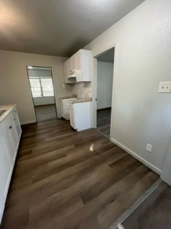 3 bed, 1048 sqft, $1,715 — Photo 3