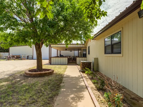 104 W 1st St, Anton, TX 79313
