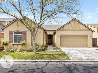 1668 N McPherson Ln, Clovis, CA 93619
