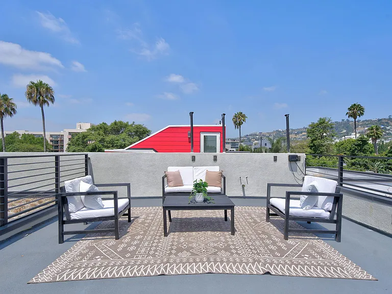 1204 S Orange Grove Ave — Photo 5