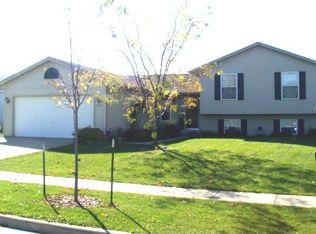 213 Crestview Ln, Lake Mills, WI 53551