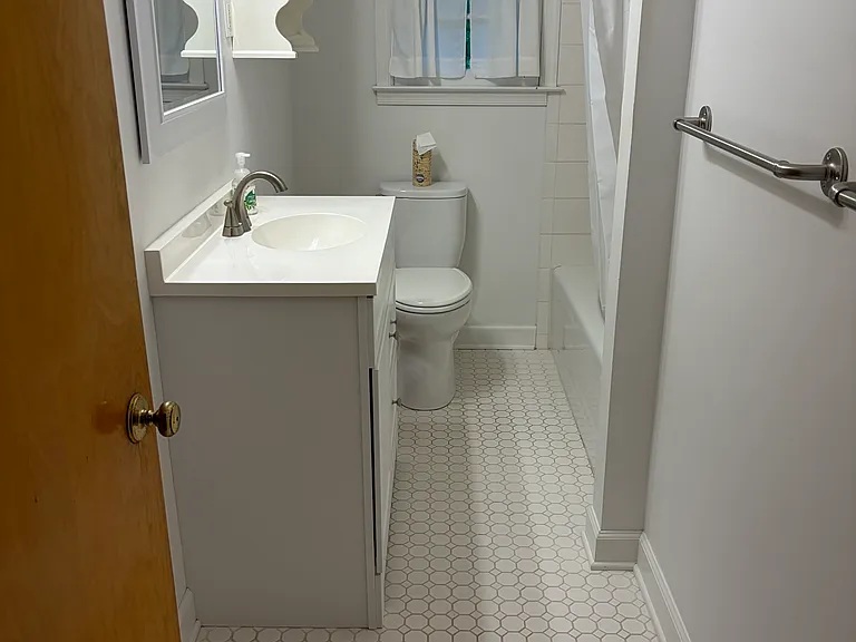 Hall Full Bathroom