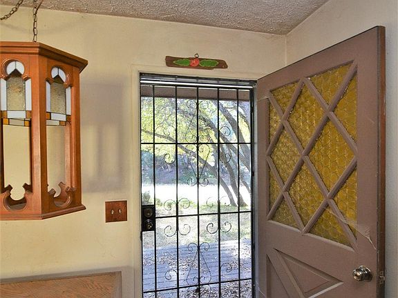 5th image of 19127 Hillsdale Dr