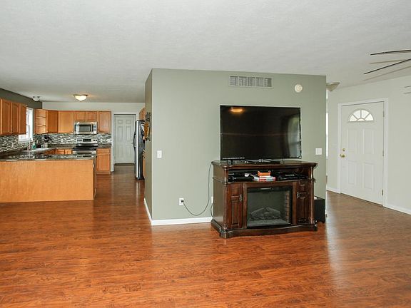 8972 grape holly st-105