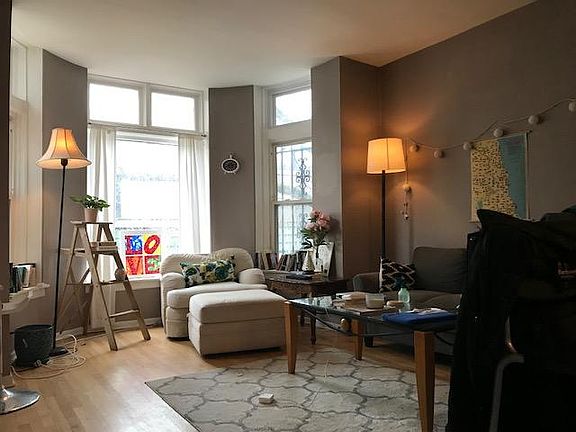2nd image of 437 W Saint James Pl APT 1