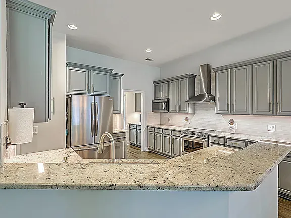 6 bed, 3452 sqft, $3,500 — Photo 2