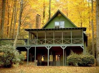 831 Haven Dr, Saluda, NC 28773