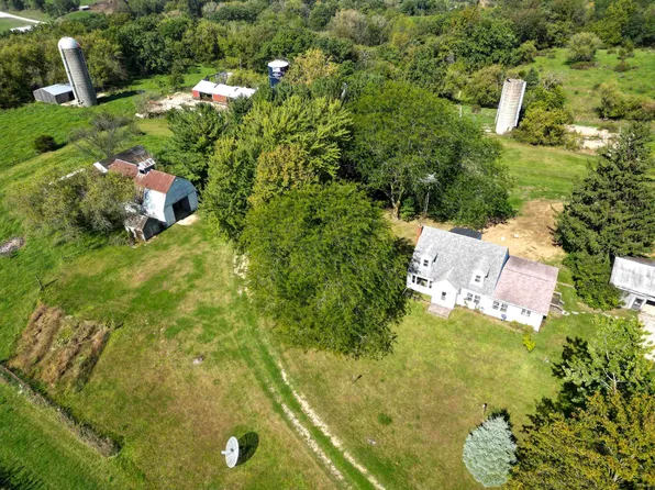 1224 Sorum Dr, Waukon, IA 52172