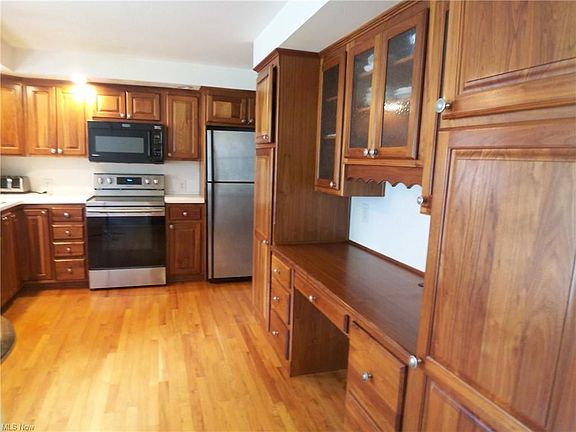 4th image of 5 Ashwood Dr
