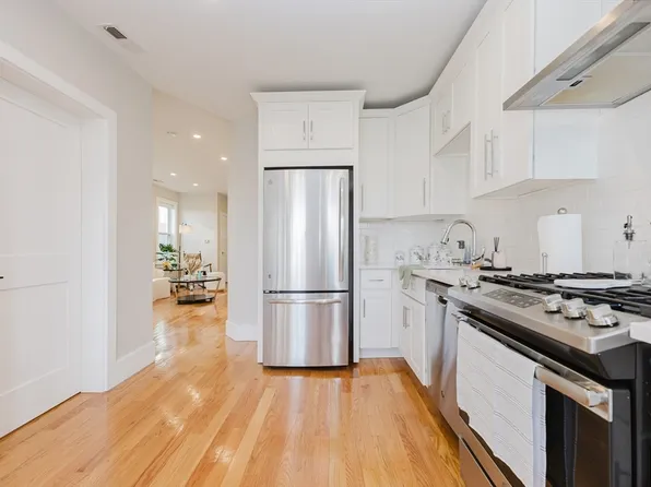 326 Chelsea St #3, Boston, MA 02128