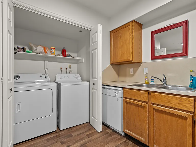 284 E 600 N #10 — Photo 10