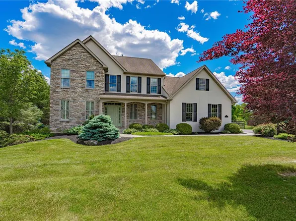 6000 Pond View Ter, Bath, PA 18014