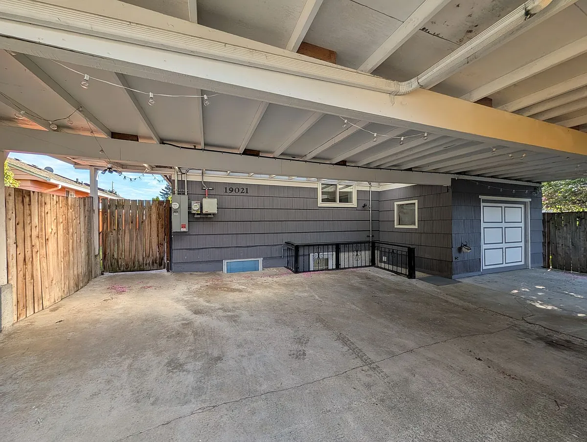 Building Photo - 19021 8th Ave S