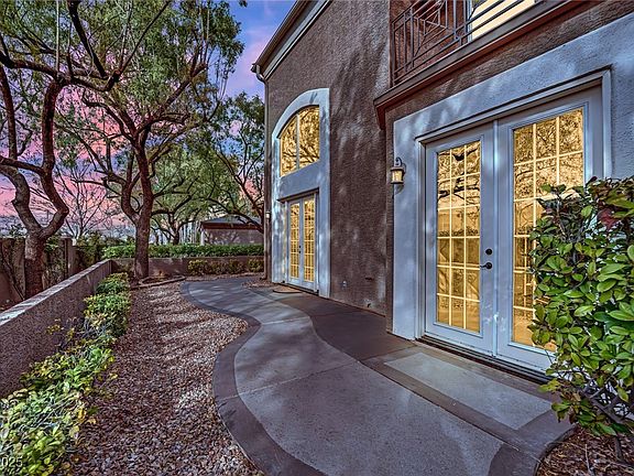 5th image of 9425 San Laguna Ct Unit 102