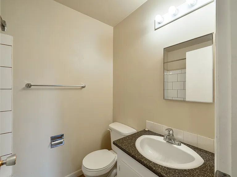 121 Street NW — Photo 5
