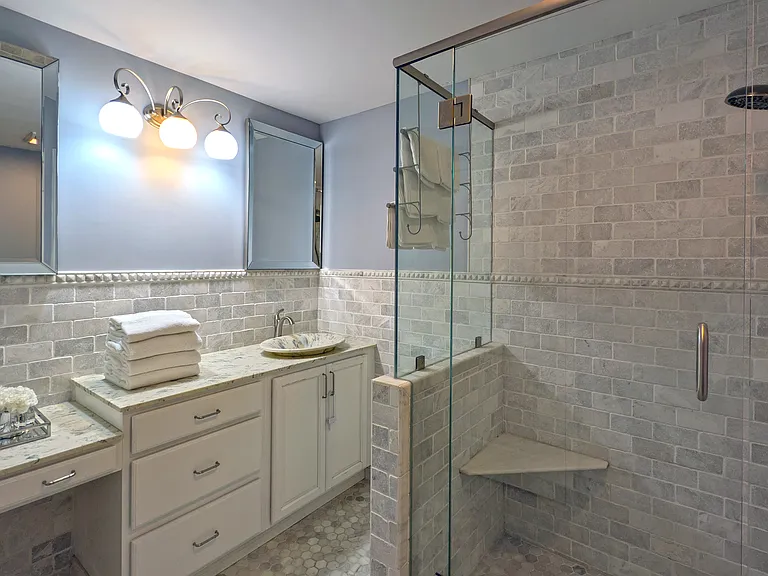 4900 N Holborn Dr — Photo 22